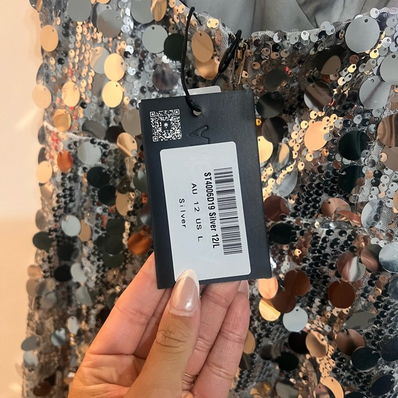 Selfie Leslie MYKONOS MORNING TIED SHOULDER SEQUIN MINI DRESS SILVER - Picture 6 of 6